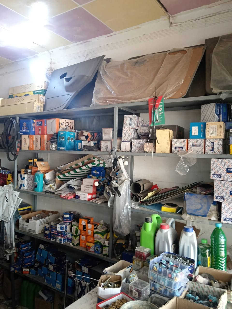 السلام عليكم محل للبيع ادوات احتياطيه لسيارات الايرانيه والكوريه العنوان كربلاء طريق بغداد قرب جامعه وارث الاستفسار ***********
