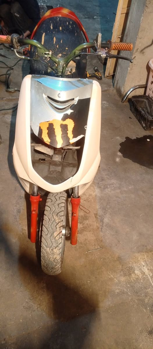 سلام عليكم دراجه للبيع سكنس
ياباني محرك وشلعه خير من لله دراجه رياضي
السعر 150 149 لتراسلني 

           *********** عنوان تقاطع القدس
