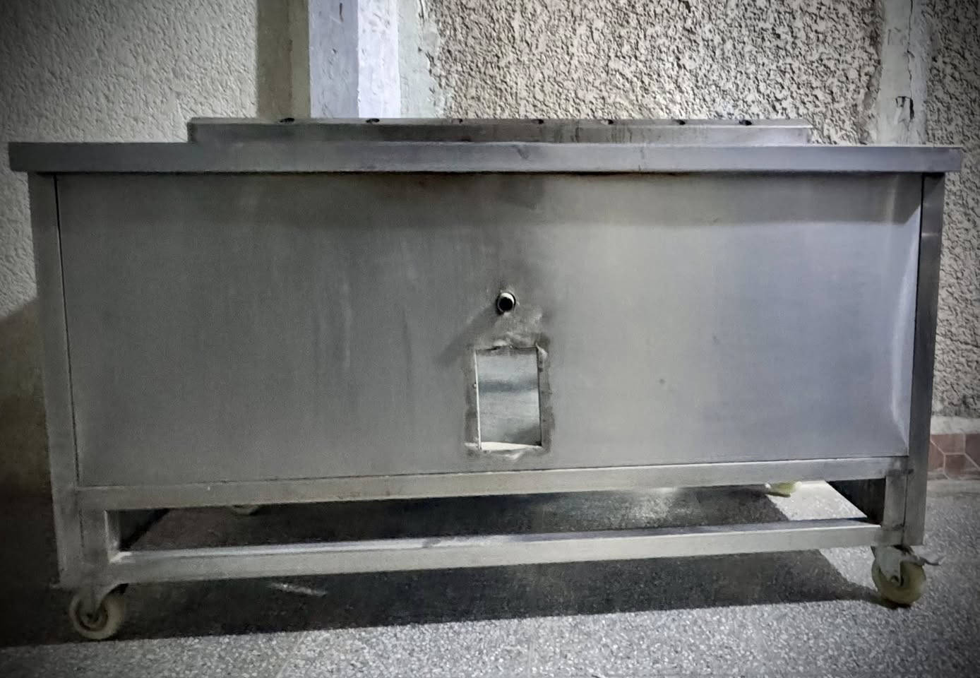 عنوان بغداد حريه الثالثه  قرب جامع المشاهده احم
السلام عليكم 🫡 اخوان طباخ فلافل عمل 
ستيل غذائي دبل عازل الاستفسار على الرقم التالي ***********@إشارة
