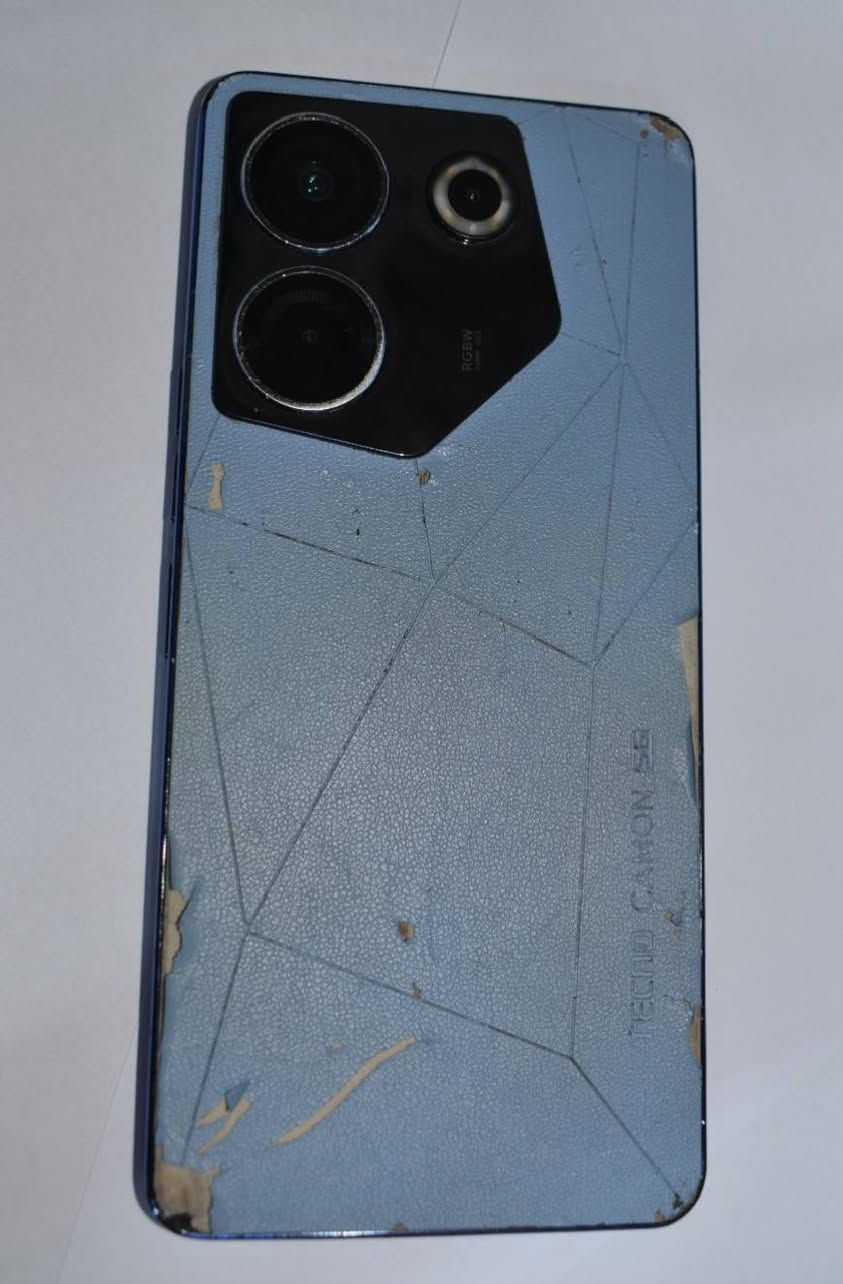 للبيع جهاز TECNO CAMON 20s Pro 5G
اللون: ازرق

المواصفات:
- الرام: 8GB 
- الذاكرة: 256GB
- المعالج: Dimensity 8020 5G
- الشاشة: 6.67 انش AMOLED 120Hz
- الكاميرا: 64MP + 32MP سيلفي
- البطارية: 5000mAh

الحالة:
الجهاز شغال 100% بدون اي مشاكل
الشاشة سليمة 100% ونضيفة
الملاحظة: الظهر بيه تقشير تجميلي والشاصي بيه احتكاك بسيط. مأثر فقط على الشكل

الملحقات: الجهاز فقط
المكان: كركوك
السعر: 200 الف دينار وبيه مجال بسيط

للتواصل واتساب فقط***********
