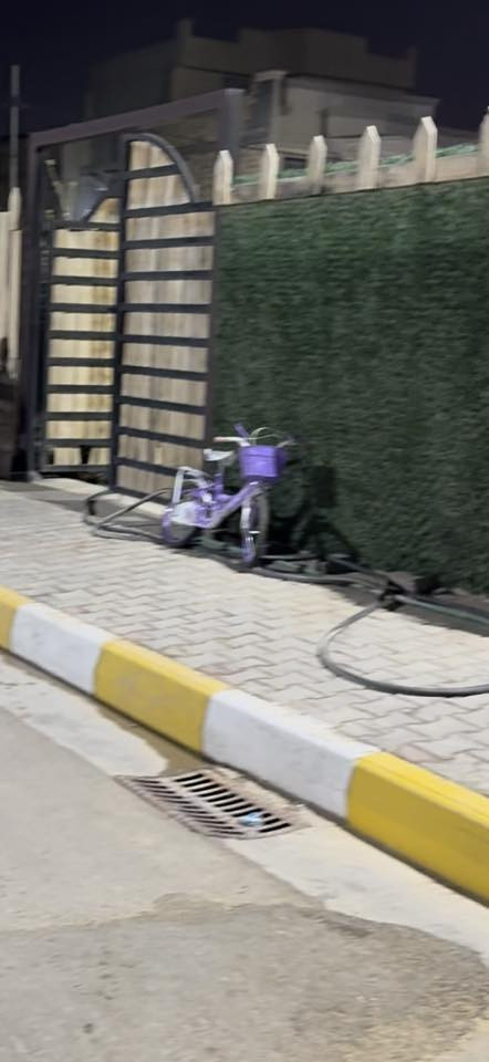 خشب وحديد للبيع وباب كامله   
***********@
