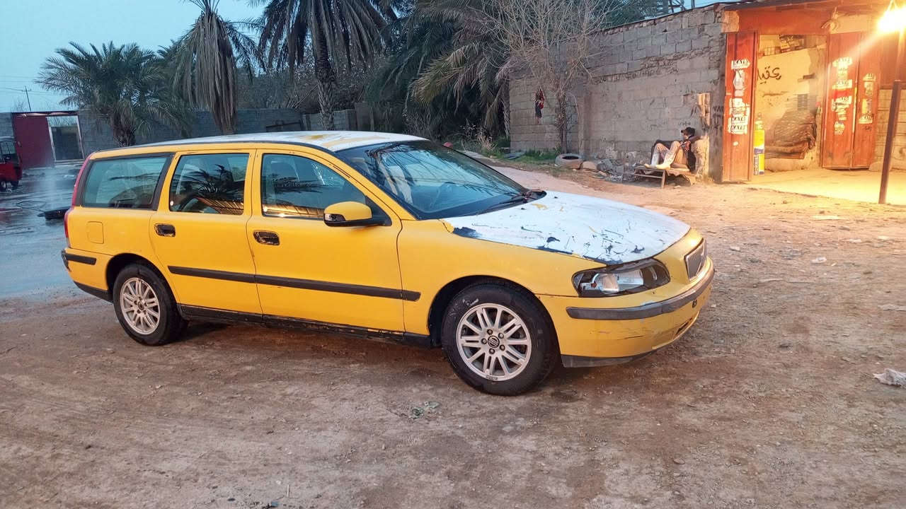 السلام عليكم ورحمة الله وبركاتة للبيع فالفو ٢٠٠٨ رقم بغداد صدامي السياره جاهزه محرك  لوك جديد 
تخم تاير راعيه موجوده مكان السياره الرفاعي السعر ١٧ورقه مكلف بالنشر 
***********
