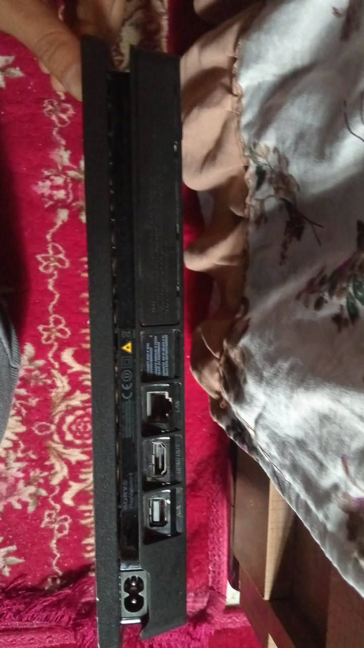 سلام عليكم عندي بلي 4 للبيع سلم مهكر 
نضام :12:50
يدات : 3اصليات 
الجهاز لا مفتوح ولا مصلح ولا داخل صيانة
نضافة :95% 
السعر : 325وبي مجال 
العنوان : موصل
التواصل :*********** بي واتساب فقط
