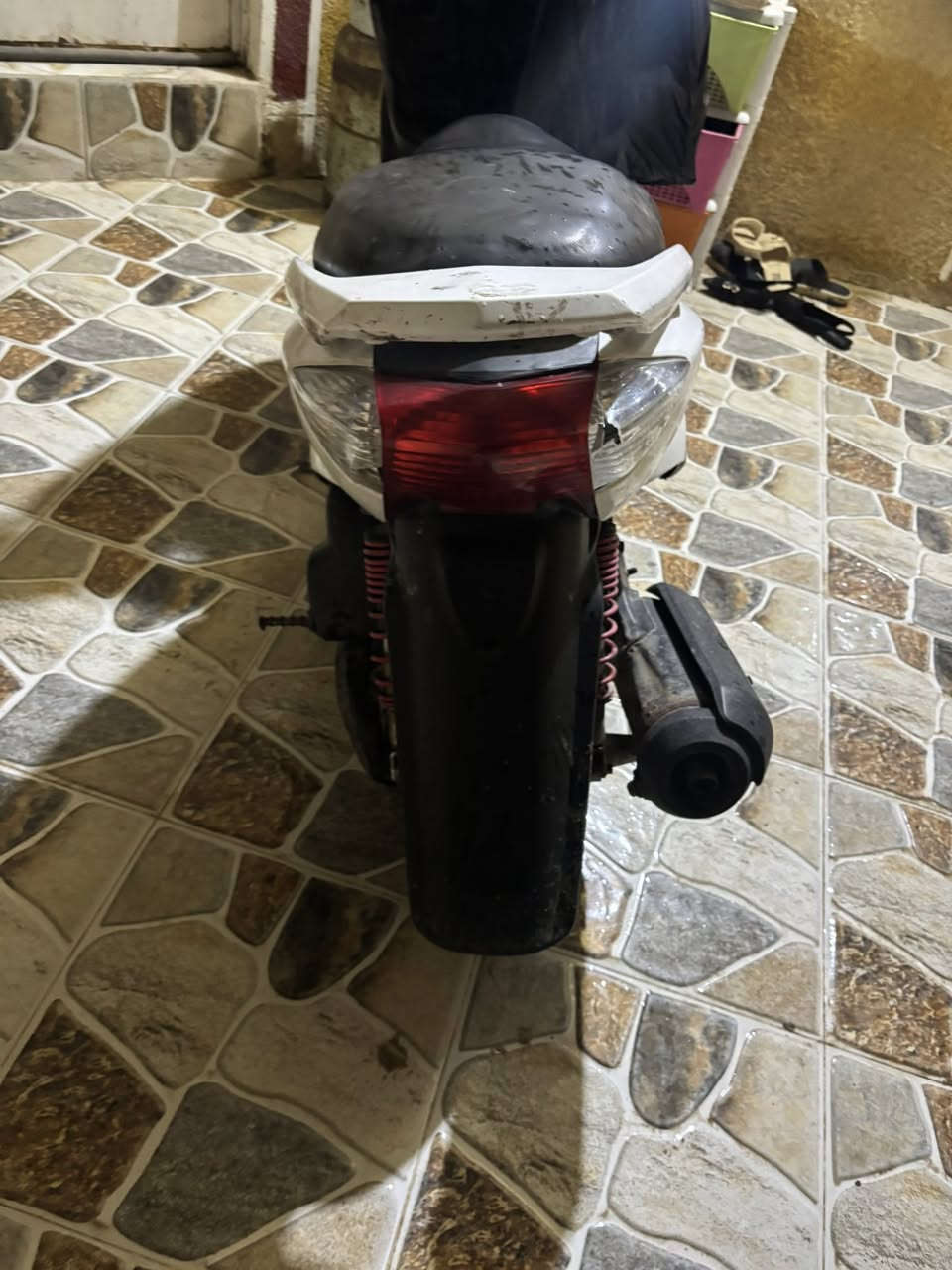 سلام عليكم دراجه سكنس نثيه سرعه 140 دراجه مكينه مكفوله دراجه حلو وشغاله هندر سلف كله شغال مكاني ديالى قرب مطعم سامان السياحي ***********  سعرهي 475 الف بيهي مجال  اتصل ودلل
