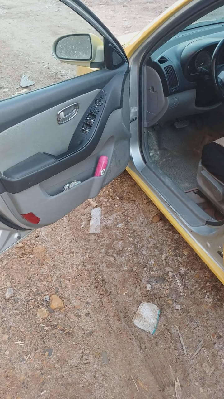 السلام عليكم سيارة للبيع نواع النتره افانتي موديل 2011السعره ٤٢ ورقه وبيه مجال متومه طبق الأصل رقم وسنويه النجف مكينه كير مكفوله حدي جديد كهربيه كله شغل شاشه كامره تخم تاير جديده السياره موجوده في واسط انتصل على رقم موبايل ***********
