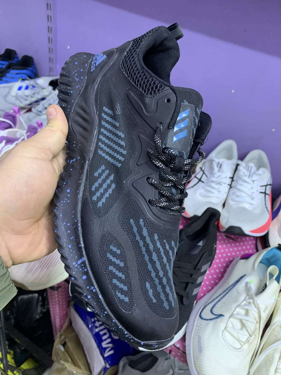 حذاء رياضي طبي باله نضافه 100/100 منشأ فيتنام قياس 45 ونص طول قدم 29 السعر 25 يوجد توصيل جميع المحافظات ***********
