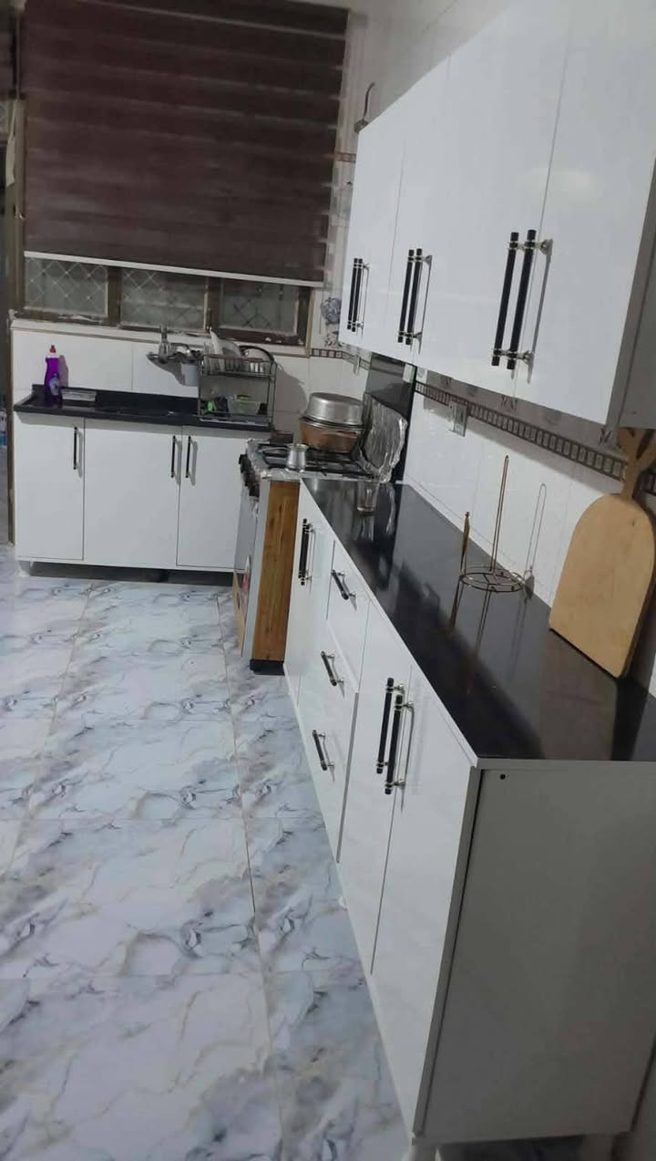 🏠 فرصة ذهبية بالعزيزية - حي أم البنين 🏠

بيت مساحة 150م، واجهة 7.5م ونزال 20م
شارع 10م هادي، مقابيل بيت رمضان أبو زهراء
يبعد 270م عن الشارع العام - منطقة حيوية

التقسيم:
✅ استقبال 6×4 ملكي 
✅ صالة 6×4 
✅ صالة 5×4 
✅ مطبخ 3×4 
❌ نقصه بس بيتونة وانت تكملها على ذوقك

المميزات:
💧 مي ما ينقطع صيف شتاء + بوري خارجي مأسس
🚽 تواليت خارجي مأسس كامل سيفون ومغسلة موجودات
🚗 شارع 10م سيارة تدخل مرتاحة

السعر: 38 مليون فقط 

البيع عن طريق السيد للعقار
للستفسار المراسلة خاص او واتساب على الرقم ***********
