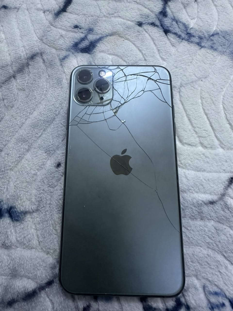 سلام عليكم اخوان آيفون (١١برو ماكس) للبيع
64GB

مبدل شاشة وبطارية وضهر مكسور وشاشة بيها خط 

بس ميعلك شاشة بس (فيس إيدي و ندخل سمكرات يقفل و فلاش معطل و دكمه عدم ازعاج)هذّني ميشتغلون 

السعر (١٥٠)ألف وبيها مجال مكاني كركوك دروازة

***********
