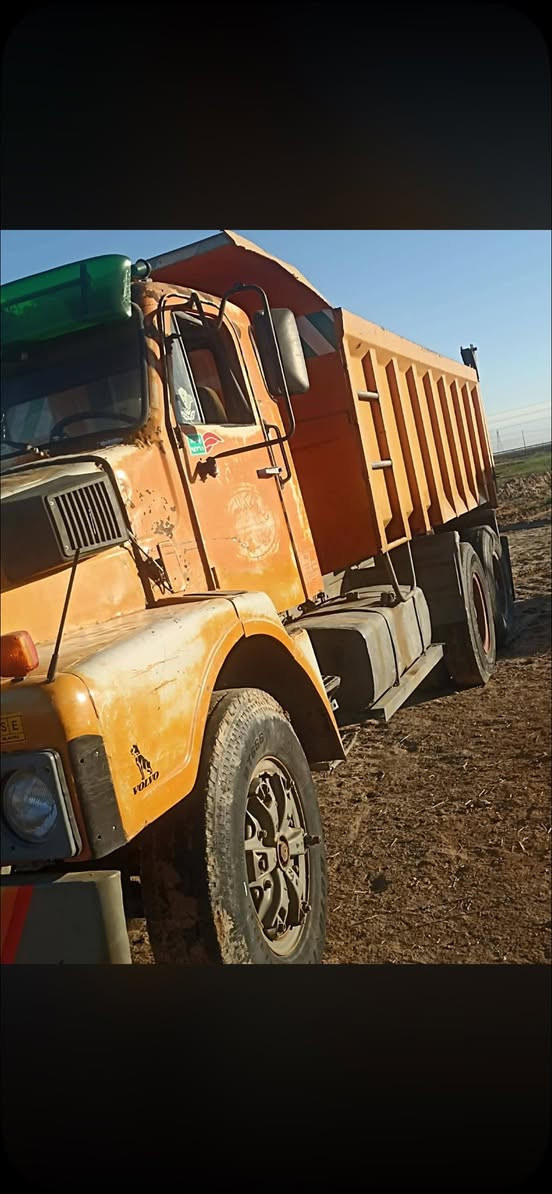 سلام عليكم فالفو موديل 1982 حكم محلي سياره بلادي كلش نضيفه محرك N10 مجموعه14  شرط التحويل  السعر 17 مليون وبيه مجال الشراي يتصل ***********
