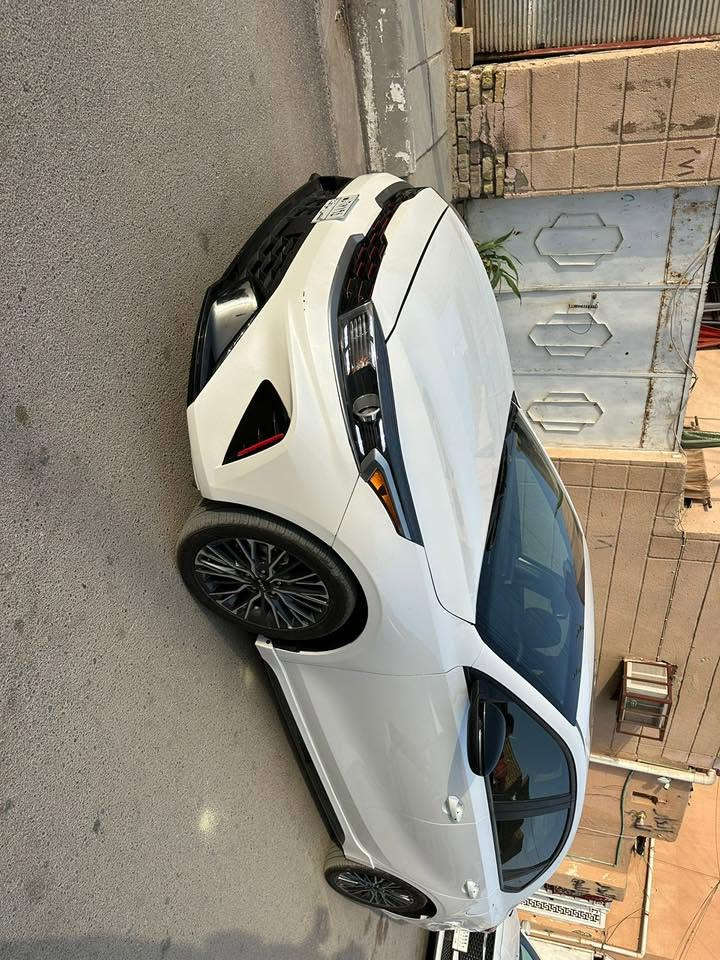 كيا فورتي22جيتي لاين فتحة سقف  بصمة تشغيل بصمة ابواب حساس امامي حساس جانبي وخلفي بسيط *********** واتساب ماشية80 الف كيلو متر
