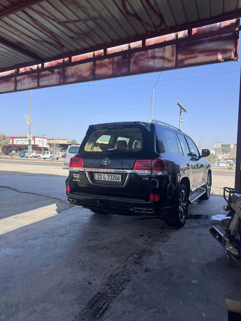 تويوتا لاندكروز GXR موديل 2020 ساز باب اول كراند تورنك نظيفة جداً رقم بغداد الجديد بأسمي لون اسود مغلفه ppf كامل مكفولة كفالة عامة 

🟩 السعر  _ 560 بيع مستعجل جوة سوق 

عداد المسافة : 70 الف كيلو حقيقي السياره بوضع الزيرو 
فول مواصفات 1/1 
لون اسود مغلفه ppf كامل

1- فتحة 
2- بصمة 
3- كراسي كهرباء 
4- كشنات جلد
5 -  3 شاشات كبيرة بلاد ام الترحيب
6- حساس خلفي وامامي 
7- جنطة كهرباء ( جكات )
8 - تحكم ستيرن جهتين
9 - مري شفط 
 10 - تشغيل عن بعد 
11 - اشاير ترحيب
12 - كشنين كهرباء 3 دكم 
13 - حساسات امامي وخلفي 
14 - شاحن لاسلكي( واير ليس ) 
15 -  8 ايرباك 
16 - دبل ماوس 
17 - اربع كامرات محيطيه 360 درجة 
18 - طفاية 
19 - ثلاجة 
20 - لايت زنون كشافات
21 - كروز سرعة 
22 - تحكم كهربائي بلمري 
23 - ويل كب كروم حجم 20
24 -حجم المحرك: 6 سلندر 4000
25-ميموري
26 - بصمات عدد 2
27 - نظام EST 2nd
28 - نظام ABS
29 - زراكات لايت
30 - شاشة ليزيرية
31- دشبول لگزز
32- اشارة لگزز
33- مري قابله للطي مع الرجوع
34-دوسات ليزريه علامة لاندكروز 
معروفه مواصفات الساز  
مكان السياره: بابل
السعر540 مجال 
للأستفسار  ***********
