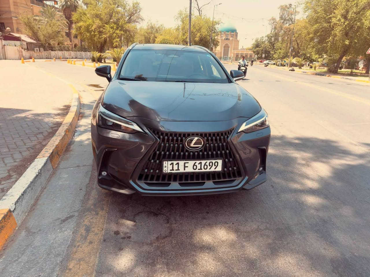 لكزس NX350 هايبرد 2025 دفع رباعي – فول مواصفات
للبيع لكزس NX350 هايبرد موديل 2025، سيارة جديدة بمعنى الكلمة، استيراد خاص من كوريا، ياباني أصلي، وبممشى 10,000 كم فقط.

مواصفات السيارة:

موديل 2025

دفع رباعي (AWD)

محرك 2500 سي سي هايبرد

فول مواصفات

استيراد خاص من كوريا

تسجيل على كتاب الشهداء – رقم بغداد

ممشى 10,000 كم

حالة السيارة:

الضرر يقتصر على الدعامة الأمامية وخشم البونيت

الكير والمحرك مكفولان ولم يتم فتحهما

السيارة خالية من أي خلل أو نقص وجاهزة للاستخدام.

للاستفسار والتواصل مع صاحب السيارة: 📞 ***********
