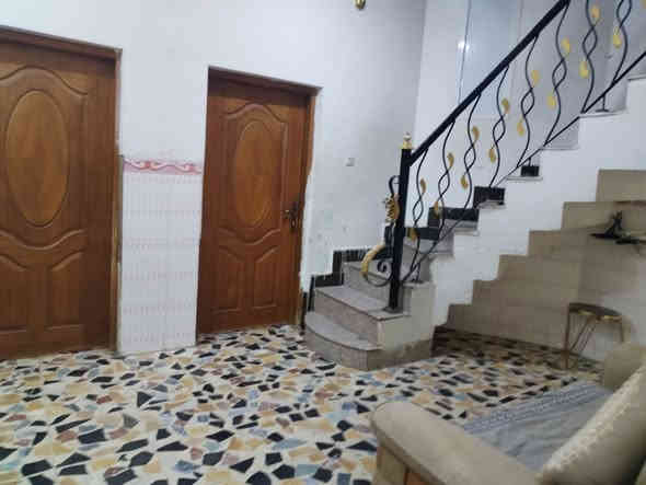 ♕ بسم الله الرحمن الرحيم اللهم صلِّ على محمد وآل محمد ♕

🏠  دار للبيع طابقين 

🌐 :  الموقع حي الحكم قرب مدرسة الحبوبي 

 📐 : المساحه 100

🌳:  مقابل خدمات 

/////  تفاصيل اكثر /////

الطابق الأول  /كونكريت مسلح سنة البناء ٢٠١٢ يحتوي المنزل على   غرف عدد2+ صاله + مطبخ +استقبال + منور عدد ٢ + حمام داخلي وخارجي

الطابق الثاني
عكادة سنة ٢٠١٦ غرفه كبيرة سويت + هول داخله + تواليت فقط

💰 السعر 95 مليون مع المجال 

 📲 للاستفسار الاتصال على الرقم 

 📞 ‏‪0788 251 8491‬‏  واتساب 

✨ لــن تـکون وحـيداً ابـداً مع  الــ مهيمن  للعـقار ✨
