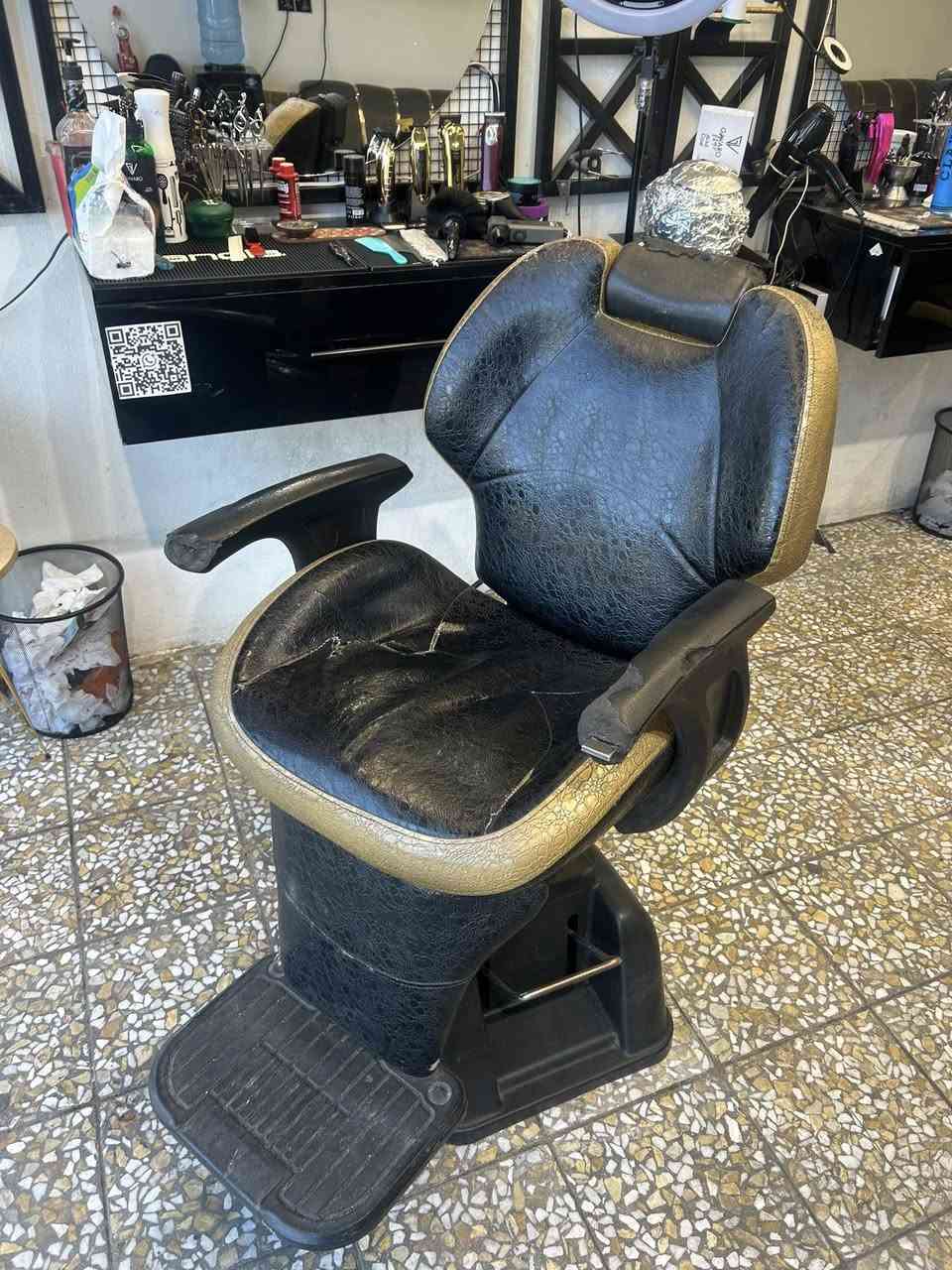 شباب كراسي حلاقه العدد اربعه
كل واحد وسعره اسعارهن مناسبه مكانينجف حي السلام 
***********
