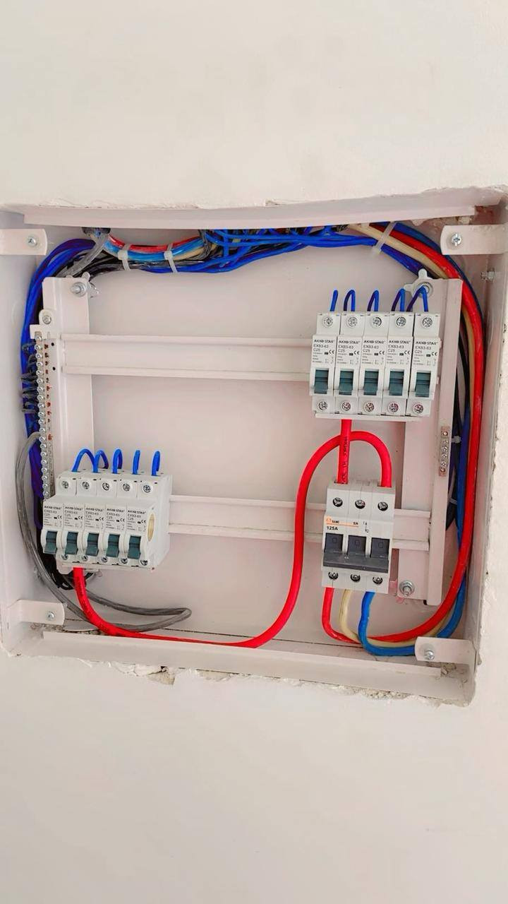 السلام عليكم
كهربائي تأسيس سيكون وبوري وضاهري جميع الأنواع وصحيات ونصب كامرات بأسعار مناسبه متواجد في شقلاوة للاستفسار 
*********** اتصال
***********واتساب
