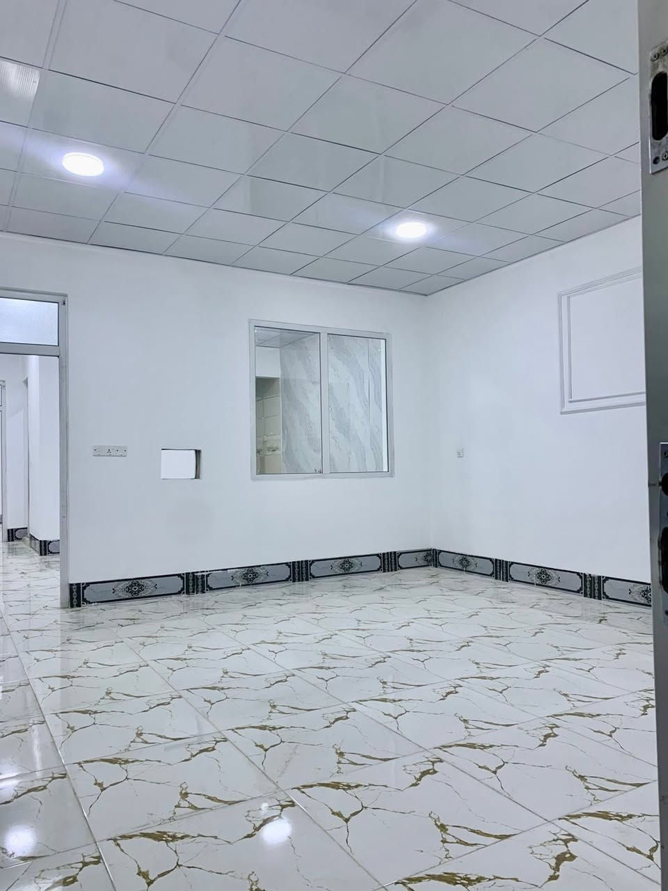 دار للبيع/كركوك/دروازة/مقابيل كروب جومان 
                ((موقع مميز جداً))

المساحة: 100 متر 

يحتوي على:
(غرفة نوم+مطبخ حار+مطبخ بارد+استقبال+كراج سيارة)

البيت فول مواصفات+فول سيراميك+سقف ثانوي
موقع مميز جداً منطقة فول خدمات 

لمعرفة السعر والاستفسار الاتصال على الارقام الاتيه:
(***********) اسيا 
‏(***********‏) كورك 
او مراسلتنا على بريد الصفحة

ملاحظة: يمكنكم ارسال الأراضي والبيوت
للأعلان عنها عبر صفحتنا بدون مقابل 
يرجى ارسال:
عنوان المُلك كامل 
بعض الصور للمُلك
سعر المُلك 
عبر الواتساب الخاص بالصفحة (***********)

لزيارة مكتبنا على العنوان الاتي: 
كركوك/سرچنار/فلكة سرچنار
