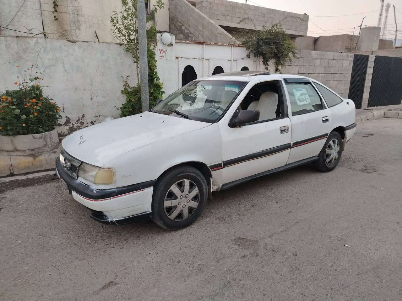 ئەم شێرەم بۆتان هێناوە  ئۆپڵ ڤێکترا  1995    نمونە لەپاکی  و جوانی  بێزارە لە قەوەتی  خۆی   مەکینە بیستە   هیچ کێشەو  مەشاکلێکی  نیە   سەیارەکە   علوجە   نرخی  10   گەڵا  و معامەلەیەکی برایانە   شوێن سلێمانی  ژ.م  ***********
