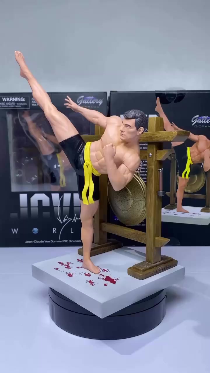 للبيع اقرأ كامل التفاصيل ‼️‼️‼️
مجسم شخصية / Jean Claude Van Damme
من فلم / Blood sport
من شركة / Diamond Select
ارتفاع المجسم / 28 سانتيم
الحالة / جديد سيلد 
السعر 175 الف فقط 
تابعوني على صفحة الستور بالانستا انشر كلشي جديد 👇🏼
https://www.instagram.com/ossama.figurestore?igsh=cG8ycG81bWZ6ZnFo&utm_source=qr


**إذا كنت صاحب هذا الإعلان وتريد حذفه لأي سبب، رجاءا أرسل رسالة إلى الدعم الفني**