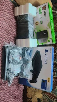 بلي 4 سلم مهكر ذاكره 500 GB جويستك عدد 2 كامل ملحقات  مع UPS TIGER 850...