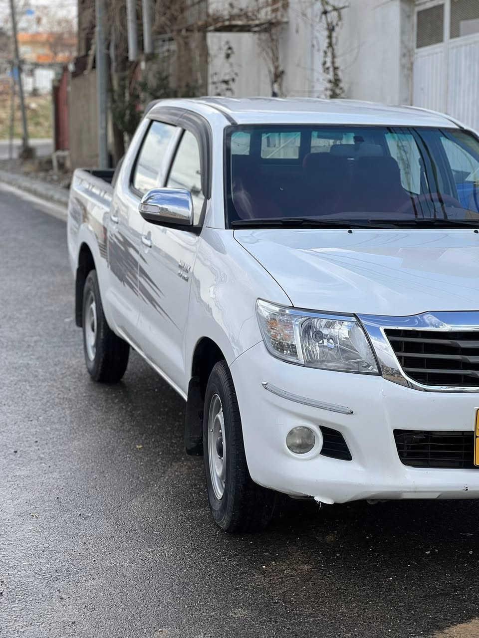 فرۆشتنی خیرا 
تۆیۆتا هایلوکس گێر عادی مۆدێل 2012 بۆ فرۆشتن 
بی بۆیاخ  بی پارچە گۆراو هیچ هیچ نیە سۆنەریم داناوە بیجگە لەو ساردە هیچی نیە 
سەیارەکە وەک تازە وایە 215 هەزار ڕۆشتوە گێر و مەکینەی لۆکە بەزەمان 10 فیتەر ناو گاعی تێگیراوە
 سەیارەکە 8 ساڵە لای خۆمانە زۆر تازەیە
شوێن : سلێمانی 
سعری 179$ وەرەقە معامەلەیەکی برایانەی 
تیدایە
سەنەوی بەسەر چووە
ژمارەی خاوەنی :***********
