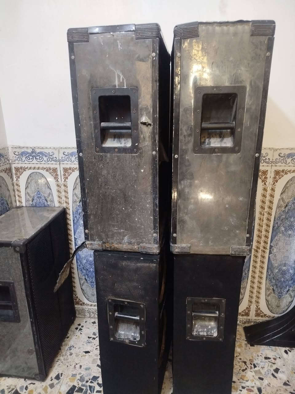 3 ازواج كفرات 
هذ وضعهن كدام عينك 
قيم وتدلل
***********
