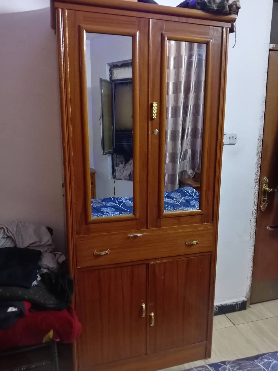 غرفه نوم للبيع صااج تكمه
كنتور ٦ابواب وملحق وياهاا كنتور بابين
كولش نضيفه شغل توصاه ما بيهاا اي ضرر مع الدوشك
السعر ٨٥٠ قفل مكاني بغداد
مستعجل على بيعتهاا
*********** ممتواجد على الفيس
