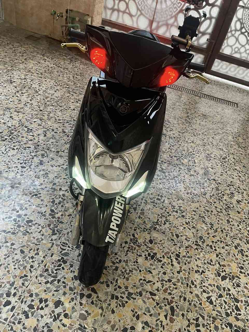 السلام عليكم سكنس لد للبيع بيها تزويد صدر امامي وجاملغ كاربون فايبر ويدات بريك ومري ودبلات خلفيه ابو بطل وصالنصه وقبق هندر رياضي وقبق فلاوين كوسو واشايره زرع السعر ١٣٠٠ وبيها مجال مكان الشعب الرقم ***********
