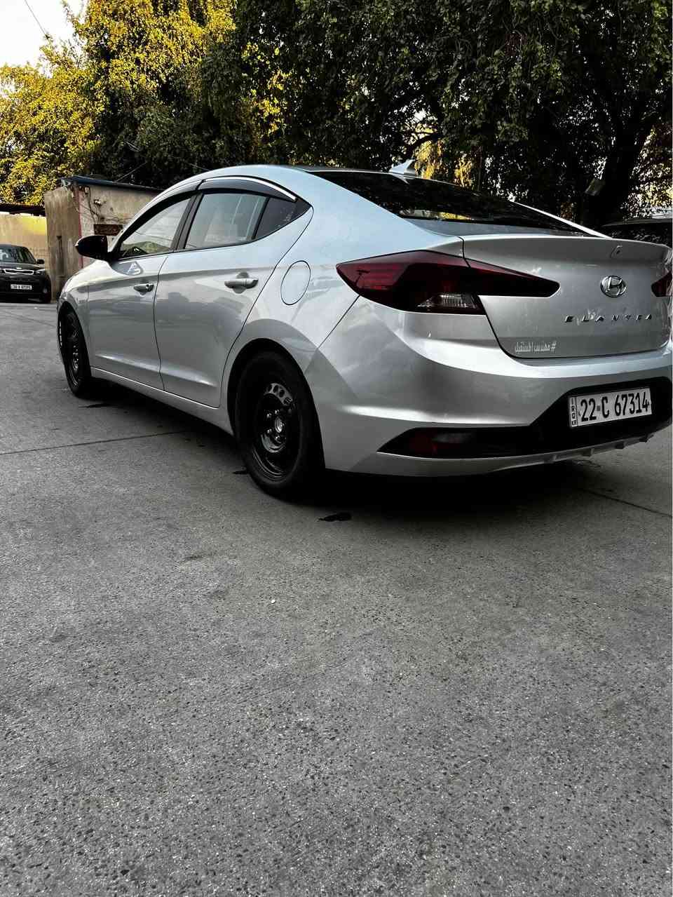 سلام عليكم النتره امريكيه 2019 سيارة جديده كل نقص مابيه محرك وكير وتبريد وتدفئه مكفولات تخم تاير جديد بطاريه جديده رقم اربيل الجديد بسمي حادثه بل منشور بدون تبديل فقط البنيد مصبوغ وجاملغ اليمين ماشيه 92 
اشاير بل مري
لد امامي منضومه مال زنون عدسه
تدفئه بل كشنات والستيرن
كير AT بلادي محرك 2000 دوش
رادار امامي وخلفي 
السعر 125 وبيه مجال كلش بسيط 
مكان بغداد الصالحيه 
*********** حجر الصالنصه موجود بلادي بغداد, العراق
