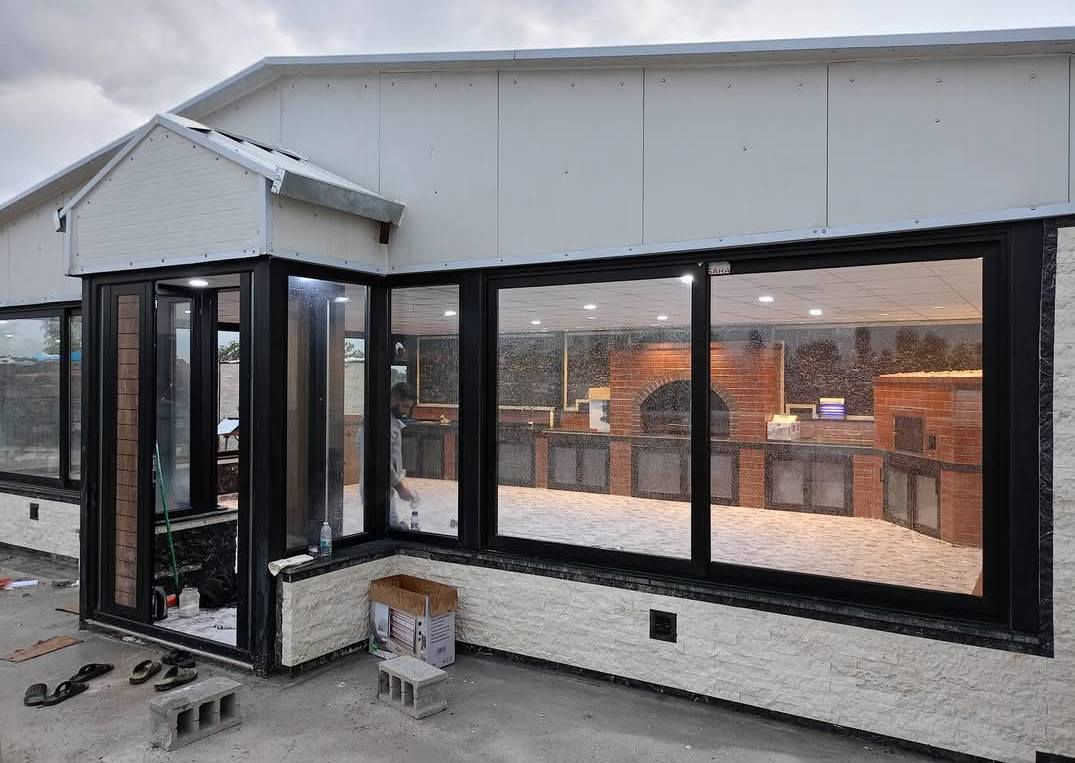 وەستا هژار  ***********
بۆ دروستکردنی بینای ئاسنو سەندویچ پەنەڵ  بۆ باخو مەزرەعەکانتان  یان  بۆقاتی دوەم لەسەربانی ماڵەکانتان
