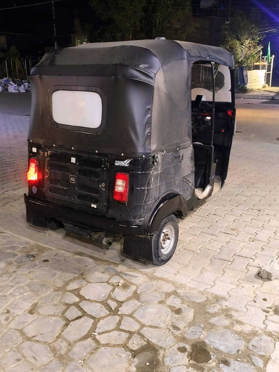 السلام عليكم  للبيع المكان بغداد الحسينيه تخم تاير جديد اي نقص ما بيها  كامله دوشمه جديده تشادر جديد كهربائيات كلها شغاله مكينه لا تنقيص ولا تبخير سعر ب ب 3500 وبيها مجال بسيط متواجد على الواتساب والشراي يتصل مراوس حسب القناعه ***********
