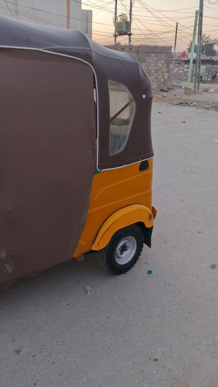 السلام عليكم تكتك للبيع موديل 21 الوجبه الاولى المكان كربلاء حي الغدير مكلف بالنشر ***********
