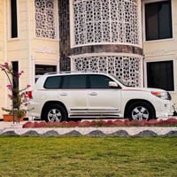 ورحمة الله وبركاتة سياره الاندكروز سياره جديده وحلوه موديل 12سياره بيه...