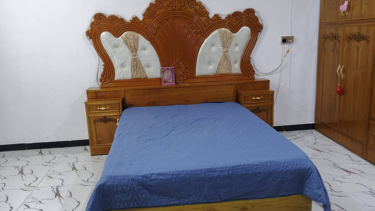 غرفه جديده غير مستعمله لي يريده يراسلني على هاذه رقم 
 *********** اريد ابيعه لين نريد يشيلونه من هاذه بيت ولكينه بيت بس زغير
