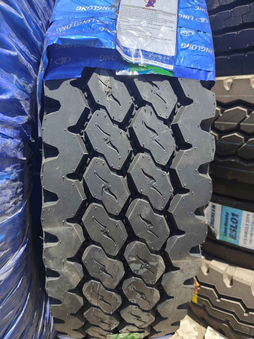تم وصول اطارات السيفين صيني 13R22,5
درجه اولى 
رقم النقشه KMA 403
انتاج 2026
20 قاط
العنوان بغداد مجمع مشن طريق معسكر الرشيد 
الاتصال على الارقام التاليه 
***********
***********
***********
