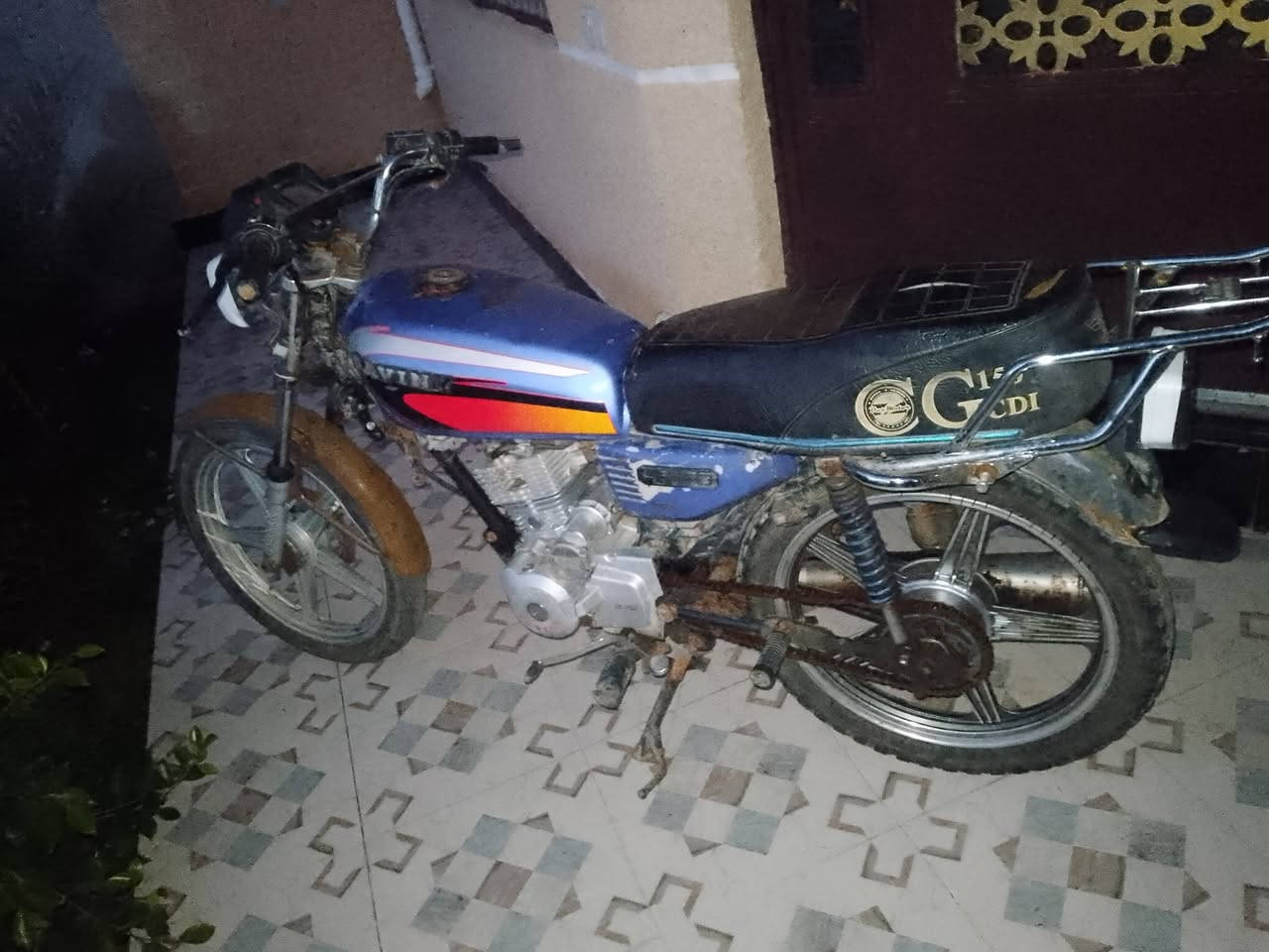 دراجه سيفان موديل ١٩ بدون اوراق مكينه خير من الله. مكاني بعقوبه تقاطع عبدالله بن علي  رقم ***********.غير متواجد عل فيس.  السعر ٢٢٥ وبيهه مجال
