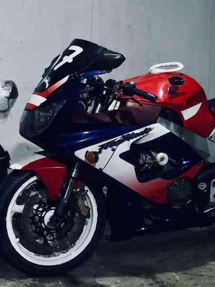 CBR 929 RR 
موديل 2002
رقم دولي صلاح الدين شرط تحويل غرامه

گيج الكتروني
ABS
نوزل
طايرات جديد
صالنصا فوول سبورت
محرك مفتوح 
مكاني كركوك 
رقم موبايل
سعر 26
0771 225 3040
