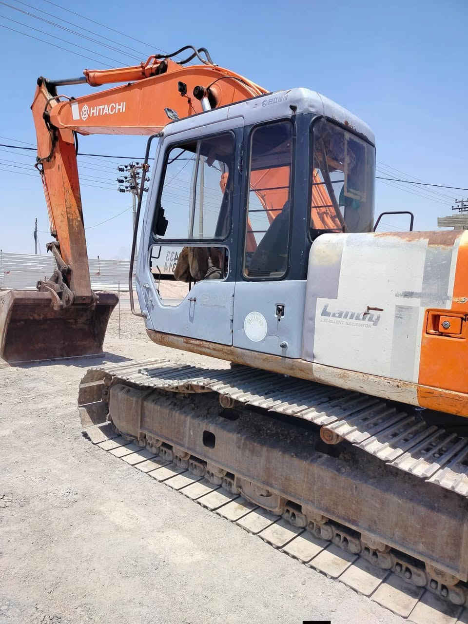 سلام عليكم حفارتين للبيع تو موديل 93 جاهزات للعمل صرف جدد رقم الهاتف ***********
