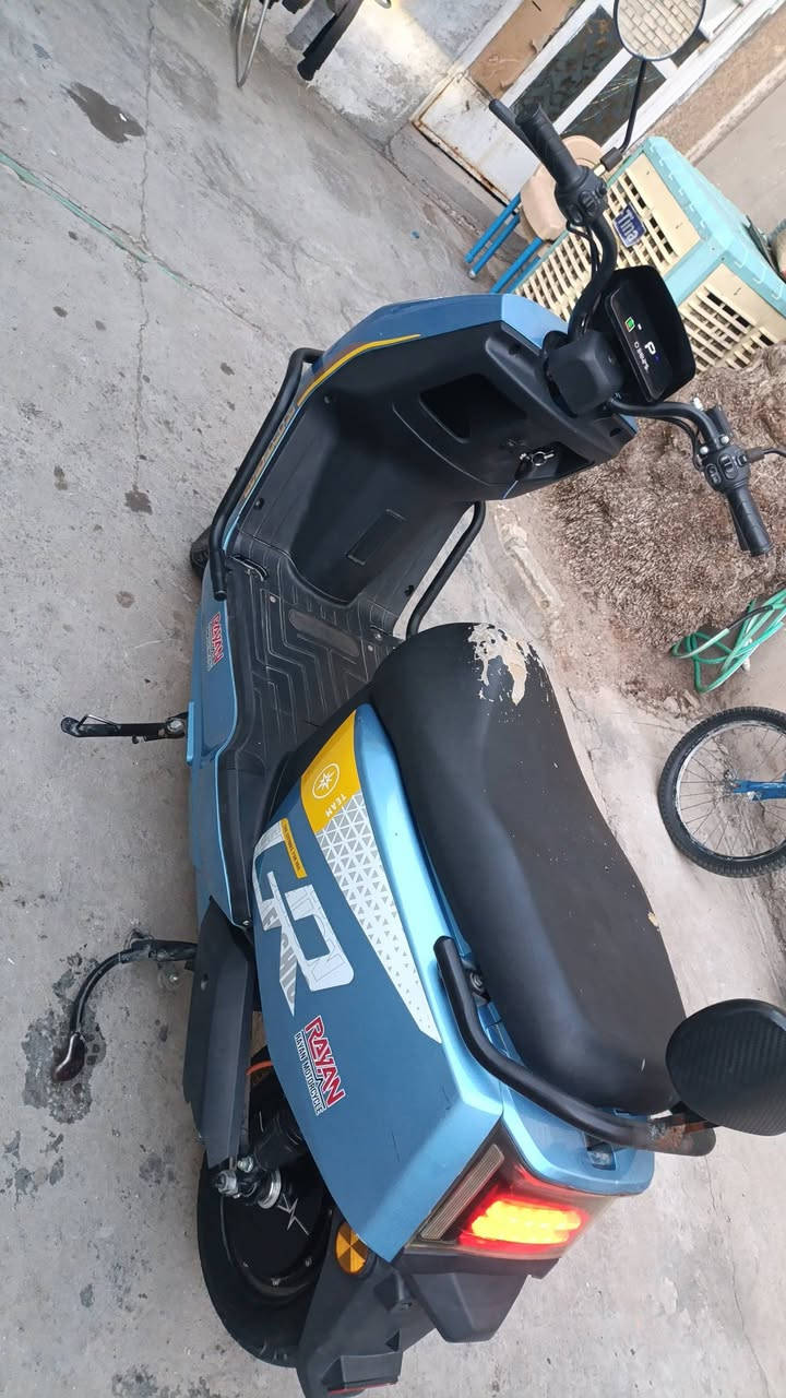 سلام عليكم
دراجه شحن دراجه 
حلوة حيل وكملة ونضيفه
وما نقصه شي سويج عدد2 بيه 
6بطريات دراجه تخبل مكان بغداد ***********
