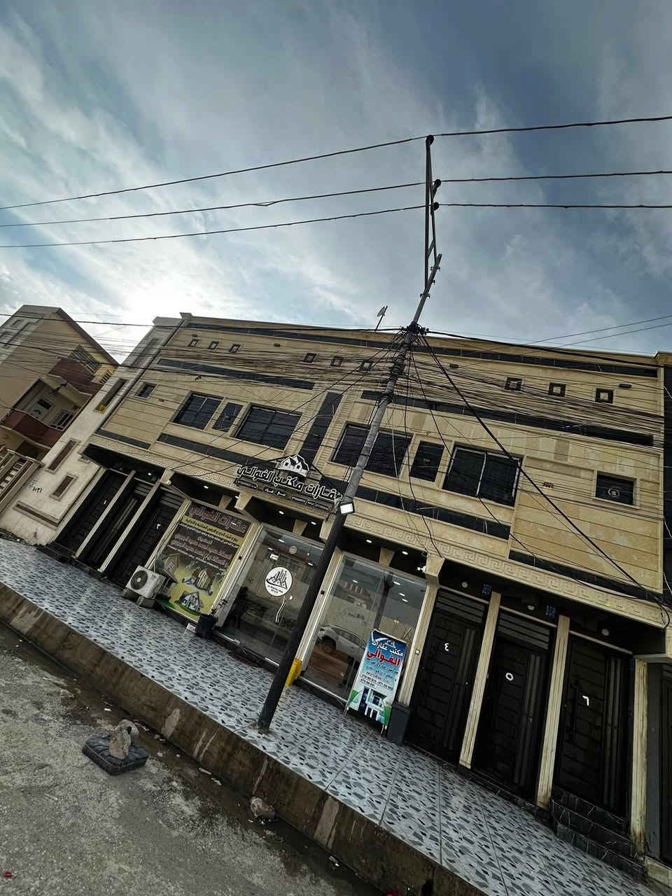 ✨ للبيع – عمارة تجارية ✨
📍 الموقع: حي السماح – الأركان

🛣️ على شارع 20

🔹 مساحة العمارة: 300 متر

🔹 الواجهة: 15 متر

🔹 الاتجاه: شروق ☀️

🏢 المحتويات:

 • 6وحدات سكنية

 • 3محلات تجارية

💰 الوارد الشهري: 2,300,000 دينار

📞 للاتصال والاستفسار:

***********

***********

مكتب الغوالي لتجارة العقارات والمقاولات العامة

▪️ نستقبل جميع العروض داخل الموصل
