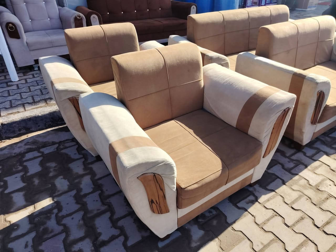 ⚜️👑 مجمع ابو بلاش للاثاث 👑⚜️
تخم قنفات مستعمل 7مقعد السعر 170
جميع اللوان متوفر مختلف المديلات والقياسات صار عنده مراوس القديم بالجديد صار عدنه نضام القصد📌 العنوان كربلاء طريق الحر مجاور معمل الثلج  مقابيل الاتحاد الرياضي اي ستفسار الاتصال  يوجد واتساب 👈***********👉👈***********👉
