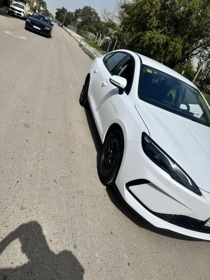 سيل فايف  رقم بغداد  ماشيه ٤الألف ونص.   نكول ٥الاف سياره زيور كفاله عامه.  موصفات معروفه بيه ذكا اصطناعي تشحن من كيفه. غراضه كامله. من كل شي. عنوان بغداد سعر ١٨ و٢٠٠  وبيه مجال حك جيه. ***********
