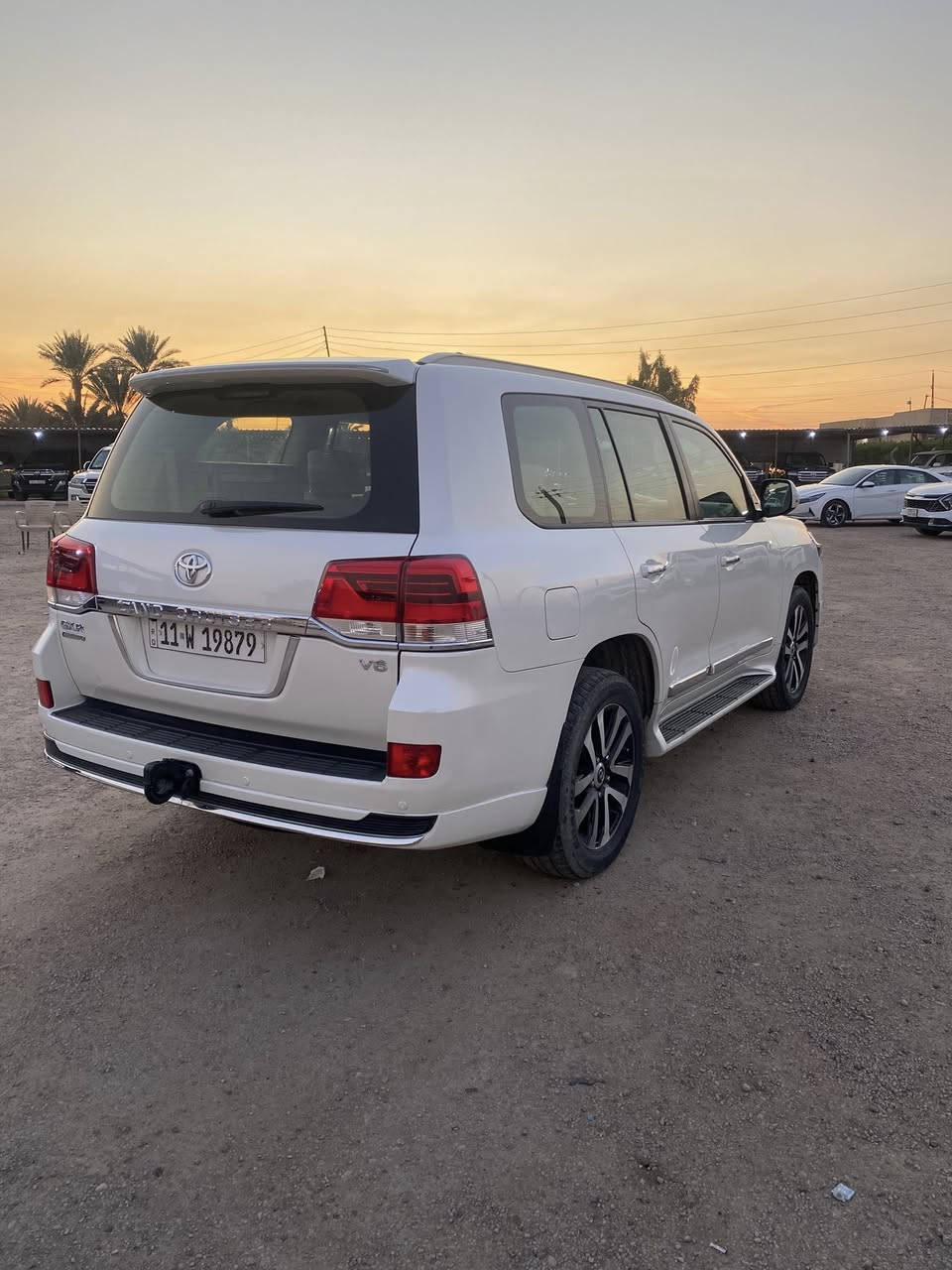 لاند كروز البيع مديل 2019ابريم فول مواصفات رقم بغداد بسمي شاشة كامرة خلفية حساسات جنطة شفط امراية شفط شاشة امامية وخلفية تشغيل عن بعد السيارة مكانهة بغداد محرك 6سلندر للاستفسار ***********سعر 53الف وبيهة مجال الطيبين بيهة بس كرت بل دعامية الخلفية
