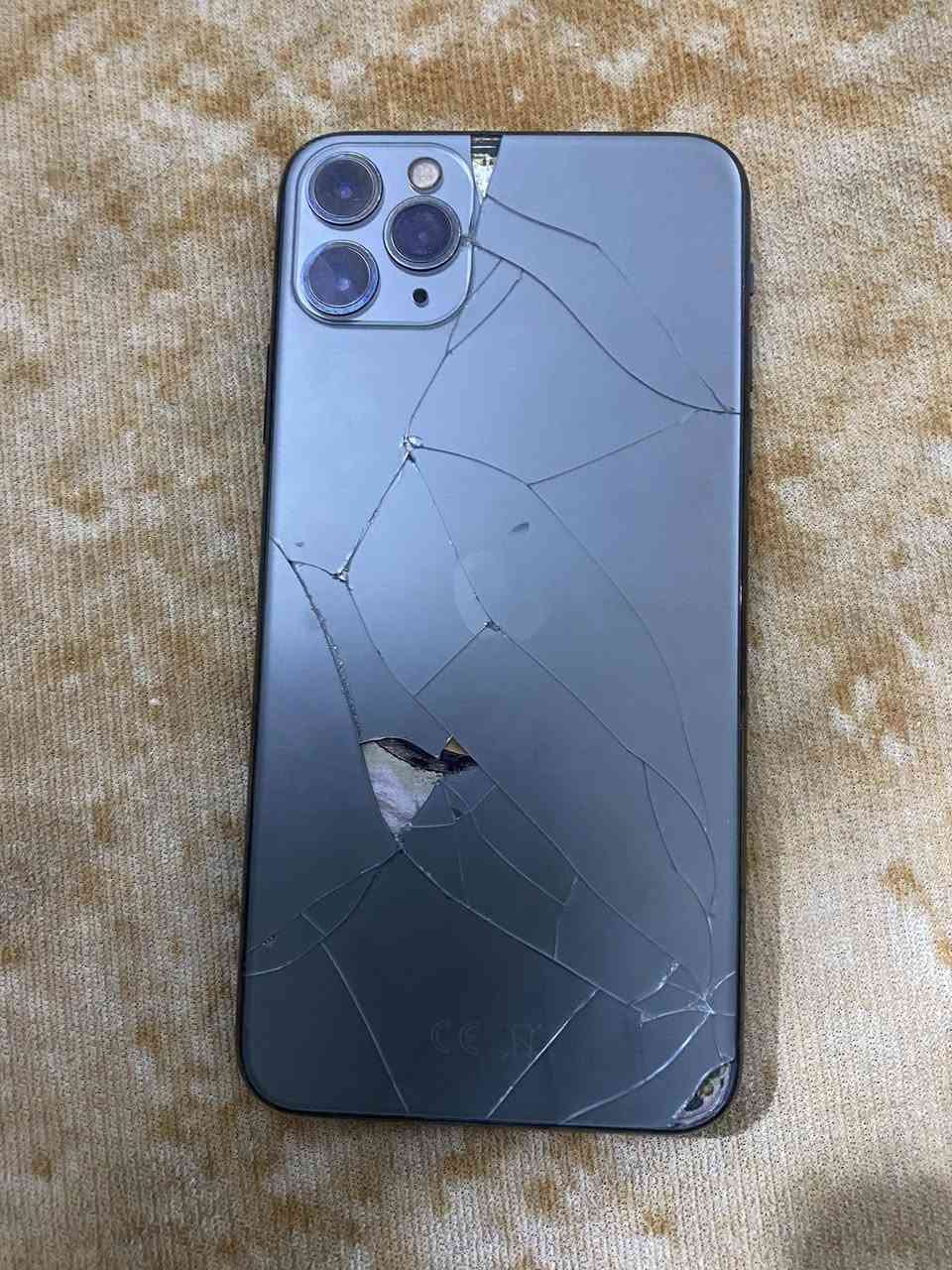 سلام عليكم للبيع ايفون 11برو ماكس ذاكره256بطاريه 71جهاز فقط ظهر مفطور وبطاريه مبدله باقي كله كفاله سعره 240وبي مجال بسيط ويرهم مراوس 
***********
***********
مكاني اللطيفيه
