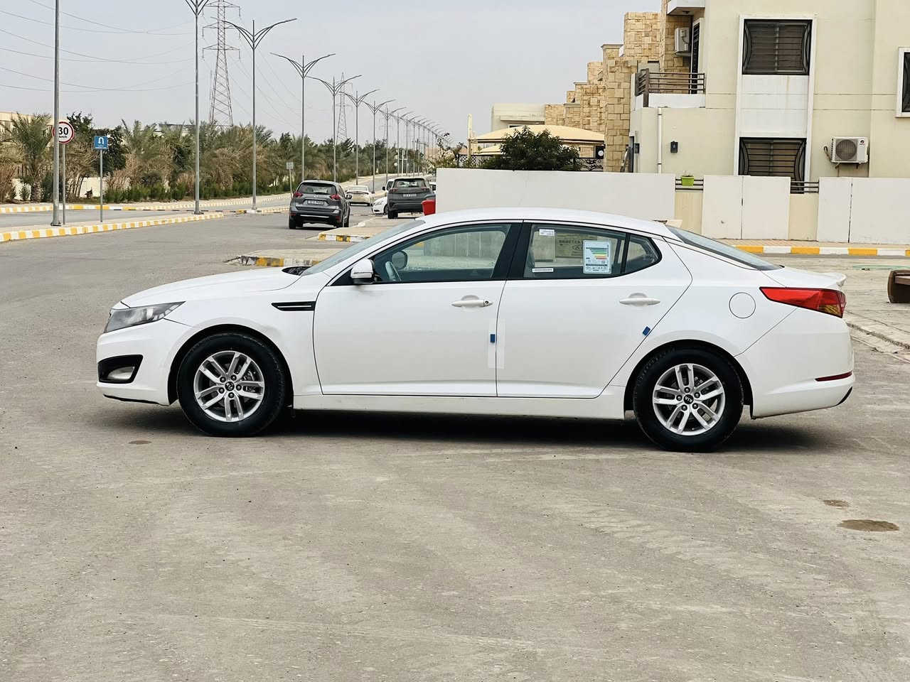 يالله السلام عليكم اوبتما ‏سعر 117
(للبيع فقط )ماشيه 163 الف حقيقي
موديل 2011 خليجي محرك 4 سلندر دوش
بدون وعده بدون مراوس نقد فقط 
رقم صلاح الدين الماني أ
مشروع وطني اي محافظه تتحول 
 
مكفوله كفاله عامه من الصبغ والتبديل 
وين مايعجبك افحص 

المواصفات ::::::
محرك اربعه سلندر دوش
ايرباكات 
ABS.:::
داخل عسلي 
تحكم مقود
كشن جك 
شاشه 
كامره خلفيه 
تبريد شاشه 
تبريد قطعتين 
شفتات مقود 
كير اوتو وعادي 
6 نمرات 
ECO اقتصادي 
ويل كب بلادي 5 قطع
كشنات مخمل 
محرك شرط
لا صرف ولا
بخار ولا صوت 
كير شرط شركه 
تبريد ثلج 
صدر جديد
تايرات جديده 
كهربائيات كلها شغاله
متصرف عليها الف جاهزه ترايها يخبل ::
تجي تفحص وتشوف بعينك واني خادم 

مكانها صلاح الدين تكريت 

الاستفسار ::::***********
***********
السعر 
:::::(117)
وبيها مجال قليل للشراي 

غير متراجد على الخاص
