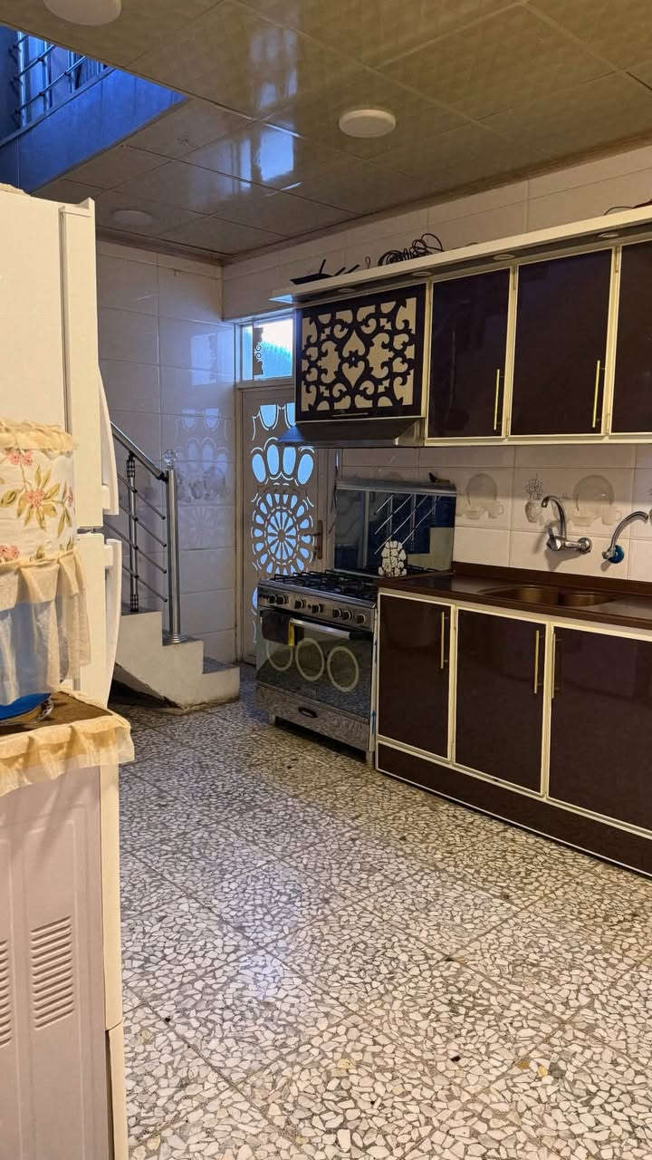 دار للبيع100م📣📣📣
العنوان 👇🏻
 شارع المطار الجديد جهه ريبال 
فرع أسواق فدك الفرع المؤدي إلى 17 تموز قطاع زراعي 
يتكون الدار 
من غرفه 5.5
صاله 5.5 
حمام 
مطبخ 
حديقه خارجيه 
للاستفسار ع الرقم 
*********** 
بيع مستعجل

