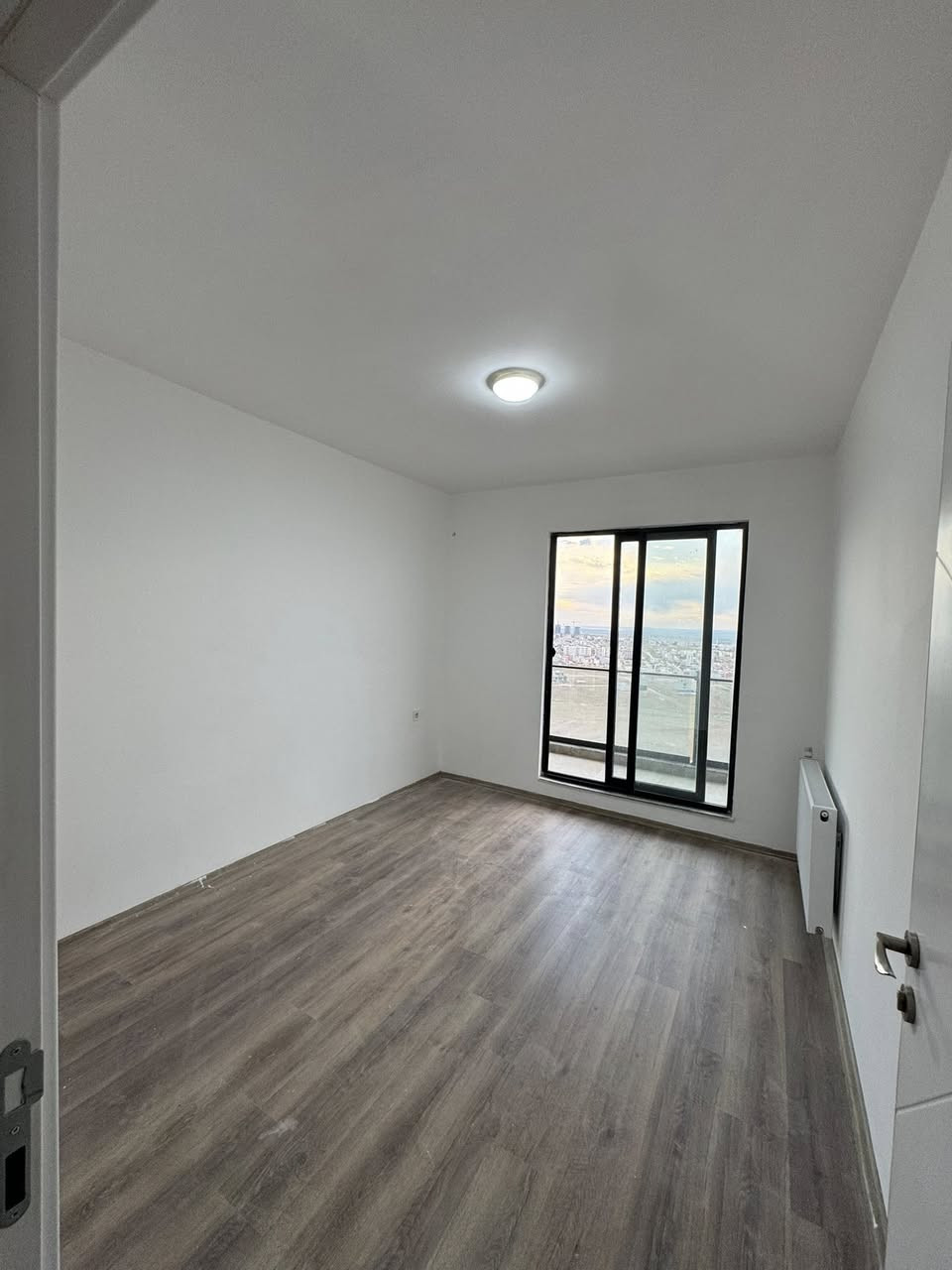 شقه نقد للبيع في مشروع قرية فرنسية 2
عماره / 7 
طابق / 21 
واجهه / جنوب نوع شقه B 
للاستفسار اتصل 
ملاحظة : كل شخص عندا شقه للبيع في محافظة دهوك خلي يتواصل معنا 

***********
***********
