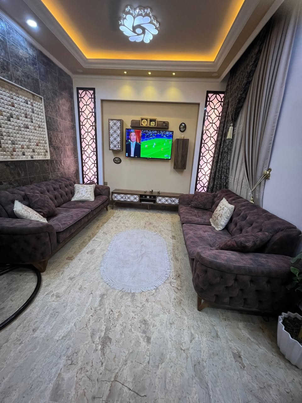 دار للبيع في مجمع الدوح بسعر مناسب جداً.

مساحة ٢٥٠ متراً، بناء شخصي صاحب البيت.

تفاصيل البيت:
غرفتان وصالة واستقبال ومطبخ وصحيات وكراج سيارة وحديقة.
بناء جديد حديث.

مطلوب قرض ٢٠ مليون، تسديد شهري ١٣٧ ألفاً.

‭٠٧٨٠ ٨١١ ٩٧٦٣‬

موقع المكتب السماوة إسكان مقابل صيدلية رواد
