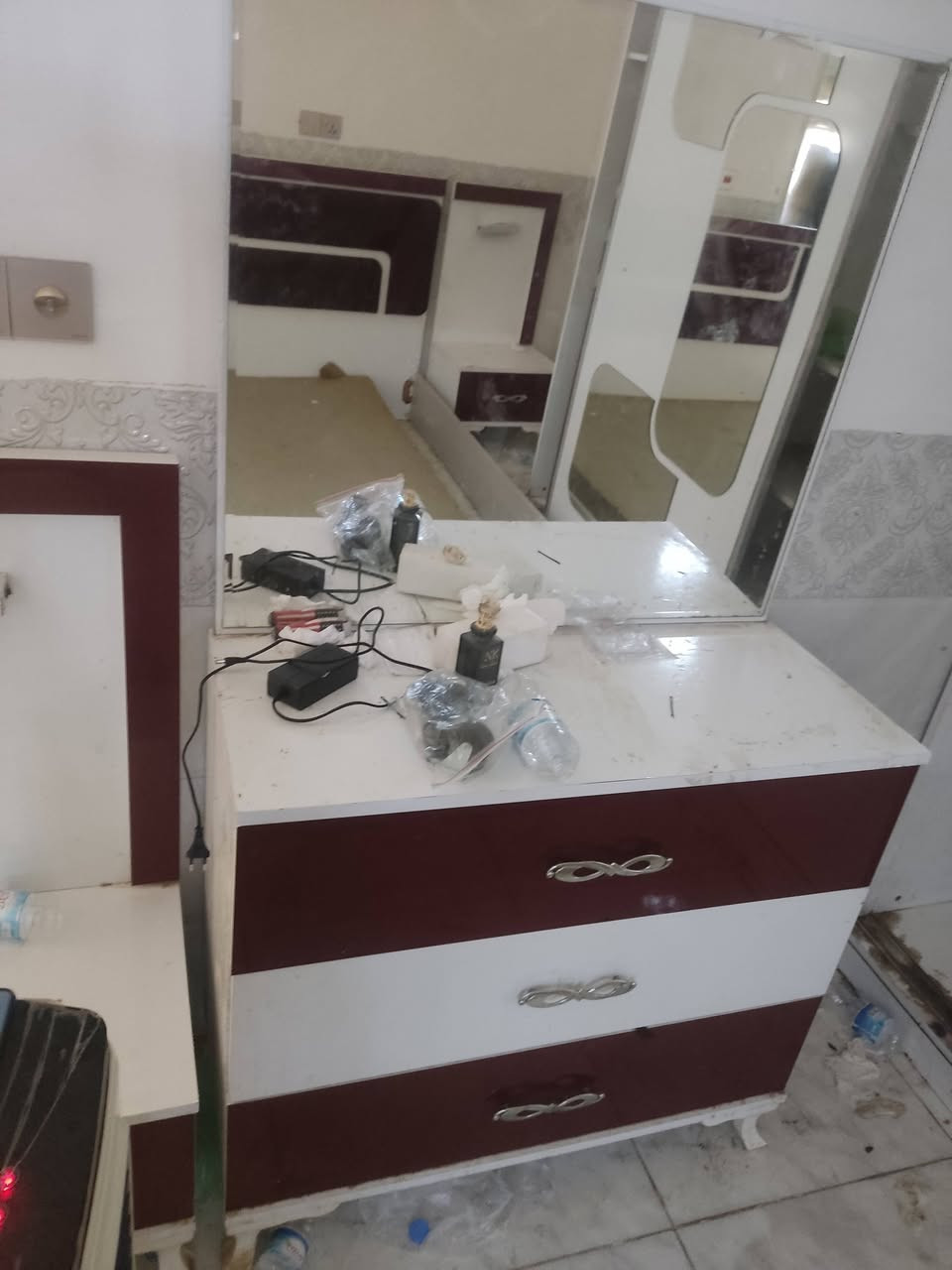 غرفه نوم تركيه للبيع بسعر مناسب الشراي يتصل *********** مكاني كربلاء
