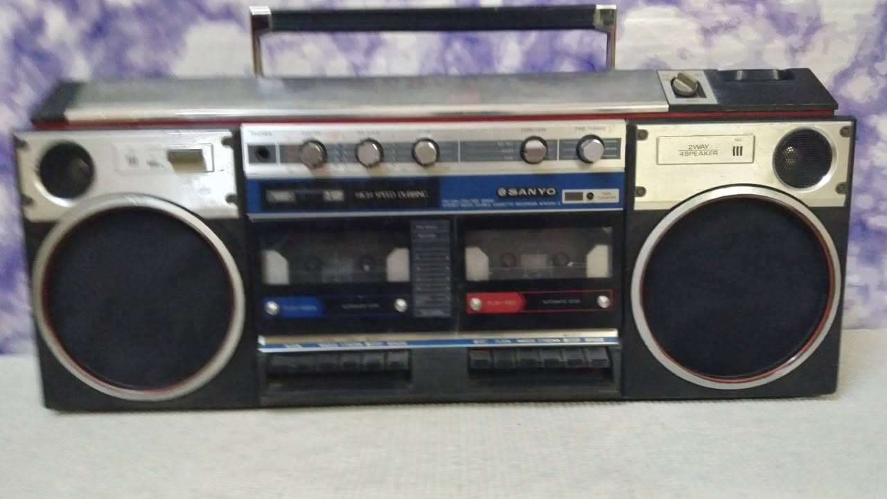 جهاز ماركة سانيو
صناعة يابانية اصلي 
راديو 4 موجات بي FM
مسجل شغال 
مدخل اواكس AUX 
 *********** واتس اب 
التوصيل داخل العراق فقط
