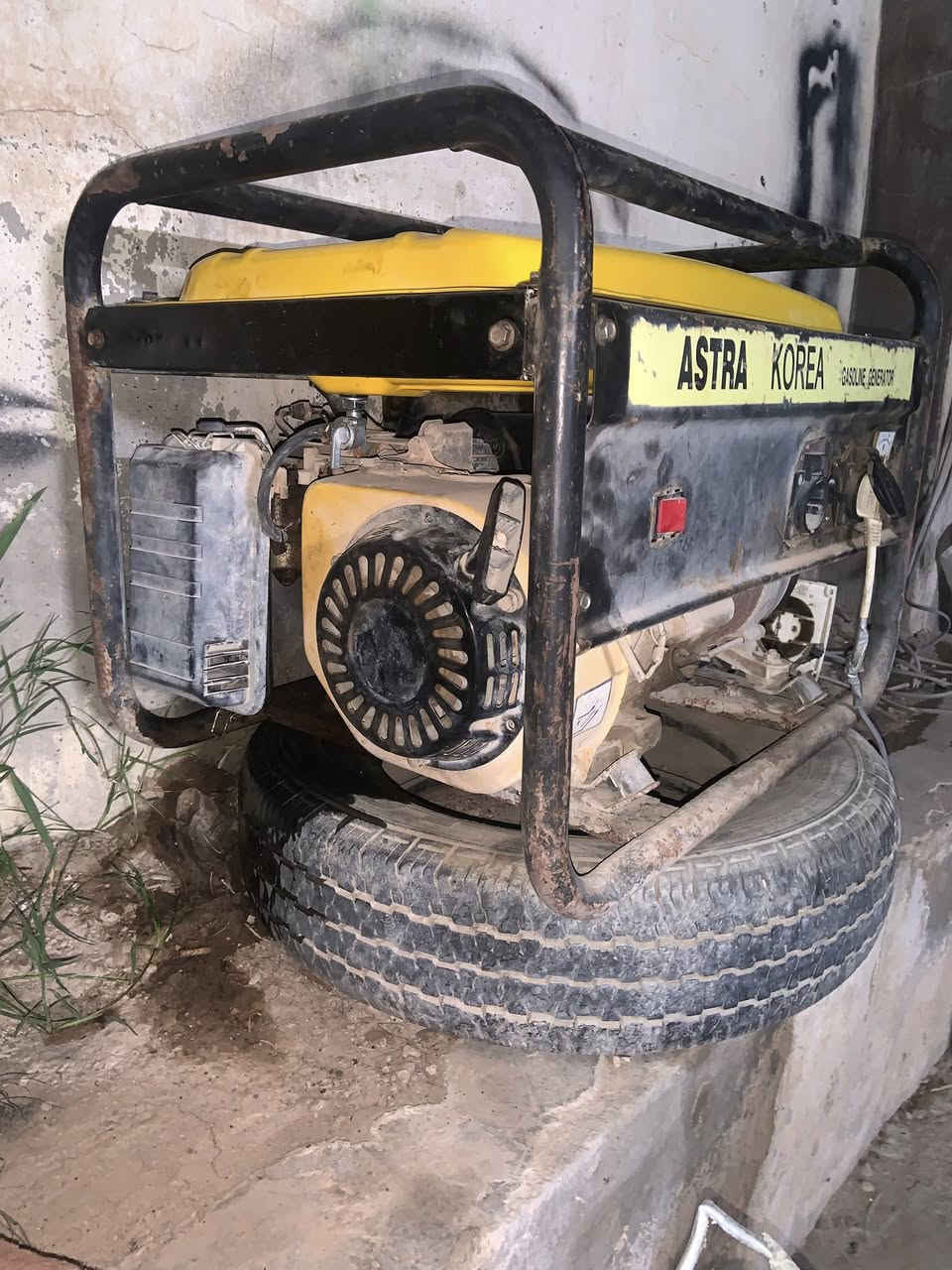 سلام عليكم
مولدة للبيع كلها شغالة 
مكاني سامراء 
للأستفسار الأتصال 
***********
